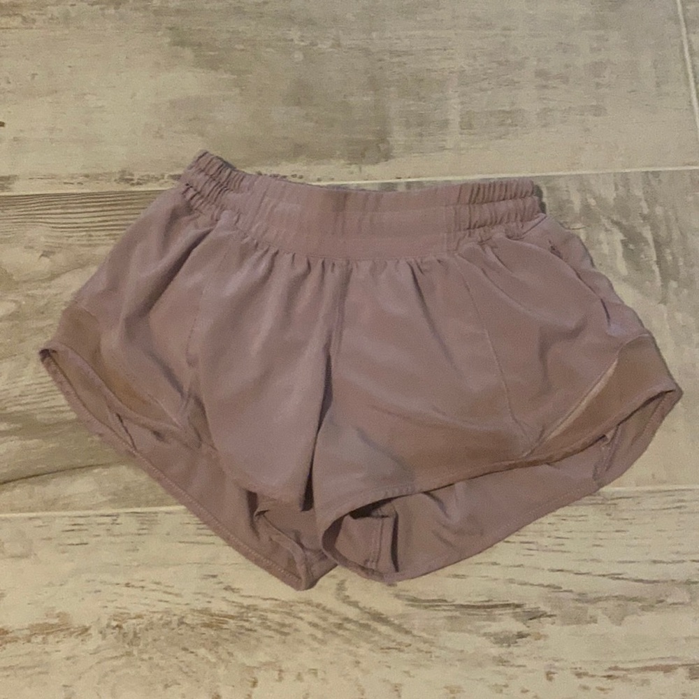 Lululemon hotty hot 2.5” shorts size 2